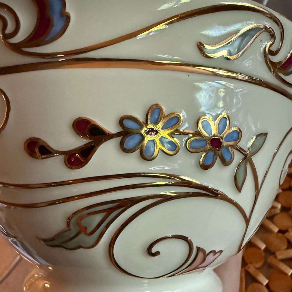 LENOX. Enamel floral print Gilded garden bowl by: Lenox. Like new - Picture 2 of 8